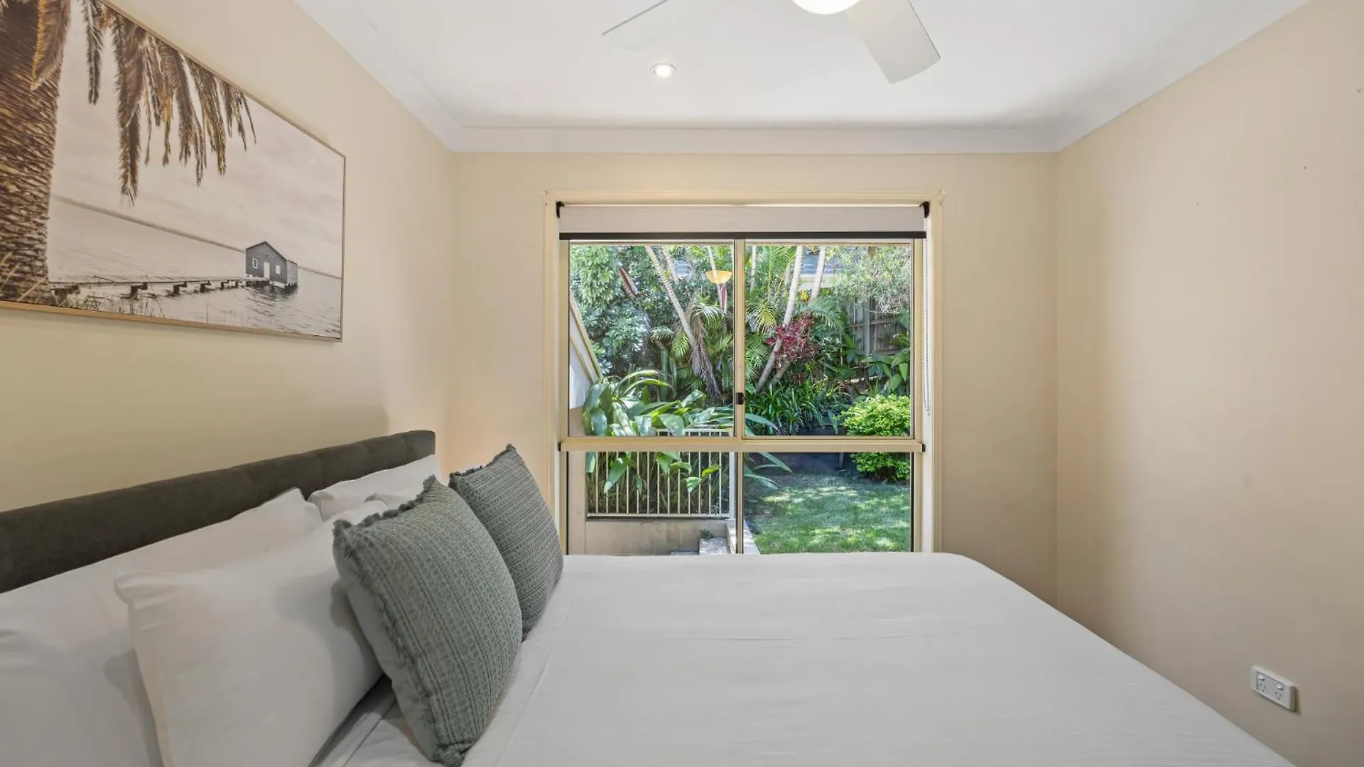 Dom wakacyjny Spacious 4-Bed Family Home With Private Pool & Bbq Coolum Beach Australia
